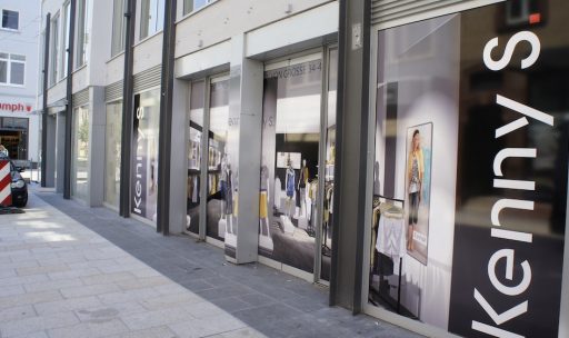 Profissionelle Schaufensterbeschriftung Fensterbeschriftung von enterprint Werbung fenster druck