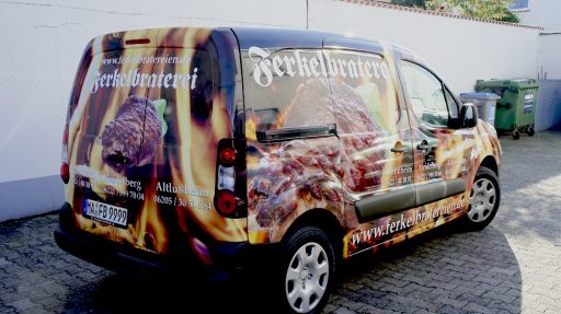 fahrzeugvollverklebung_mannheim Fahrzeugvollverklebung in Mannheim für einen Partyservice und Ferkelbraterei.