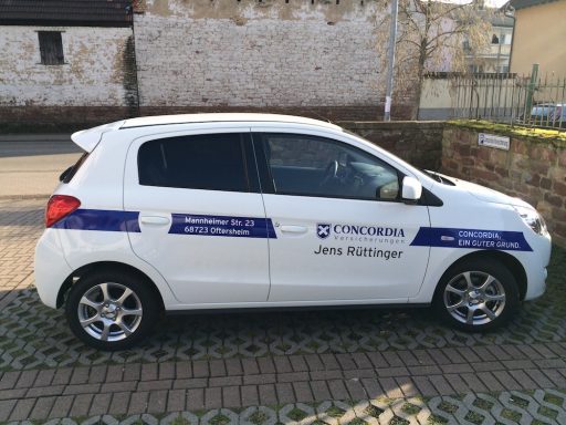 KFZ-Beschriftung für Werbefahrzeug der Firma Concordia Versicherung in Oftersheim bei Heidelberg.